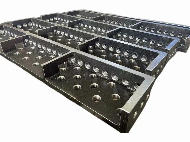 Vad som verkligen gör det bästa svetsbordsskivan i stål eller gjutjärn